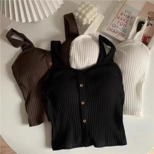 Hauts courts pour femmes avec coussinets de soutien-gorge